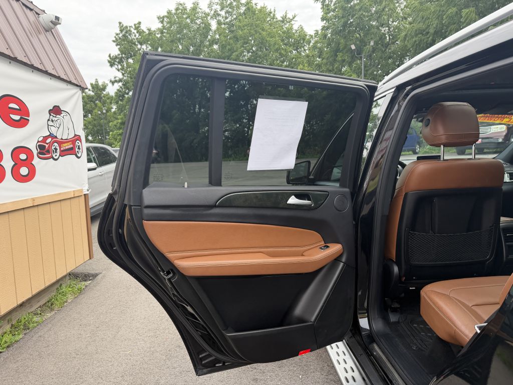 Photo 14 of this MERCEDES-BENZ GLS450