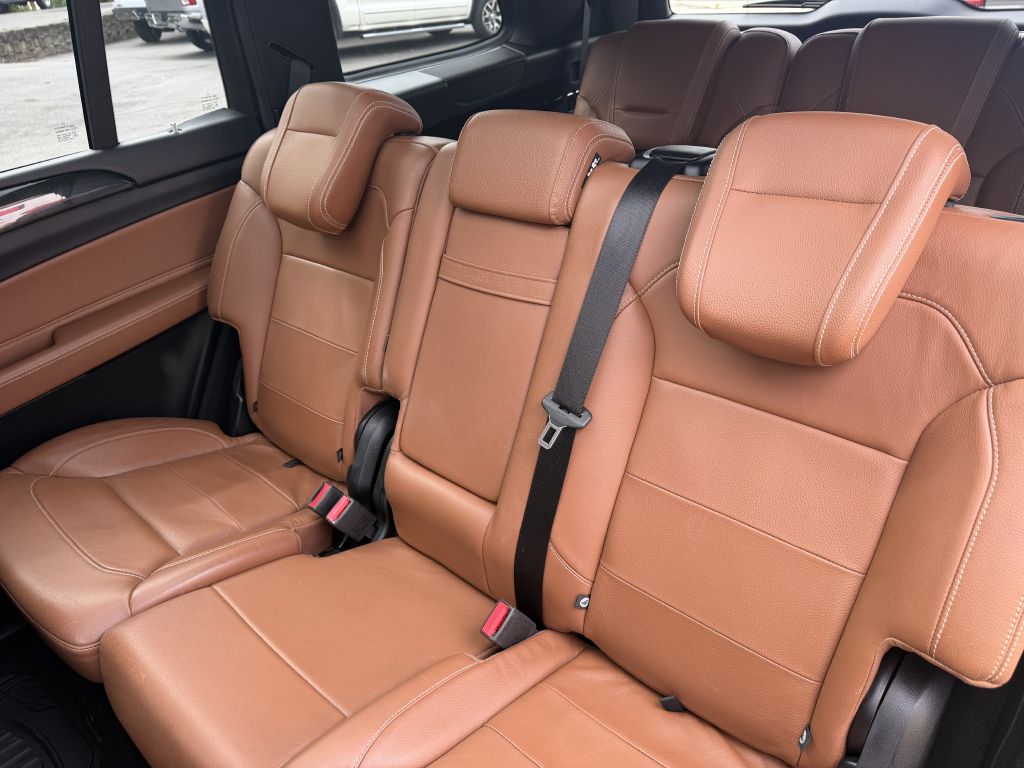 Photo 16 of this MERCEDES-BENZ GLS450