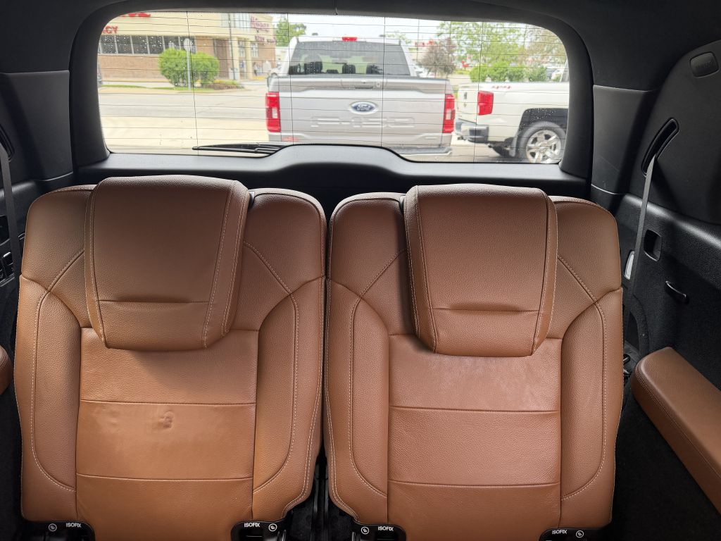 Photo 17 of this MERCEDES-BENZ GLS450