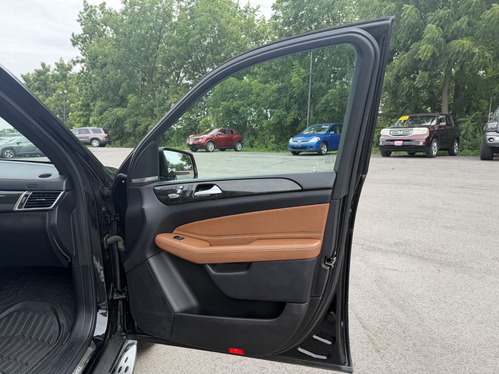 Photo 19 of this MERCEDES-BENZ GLS450