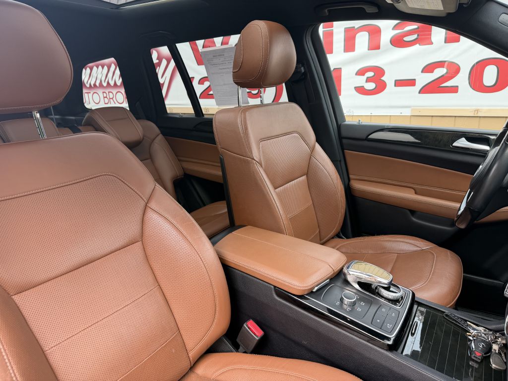 Photo 21 of this MERCEDES-BENZ GLS450
