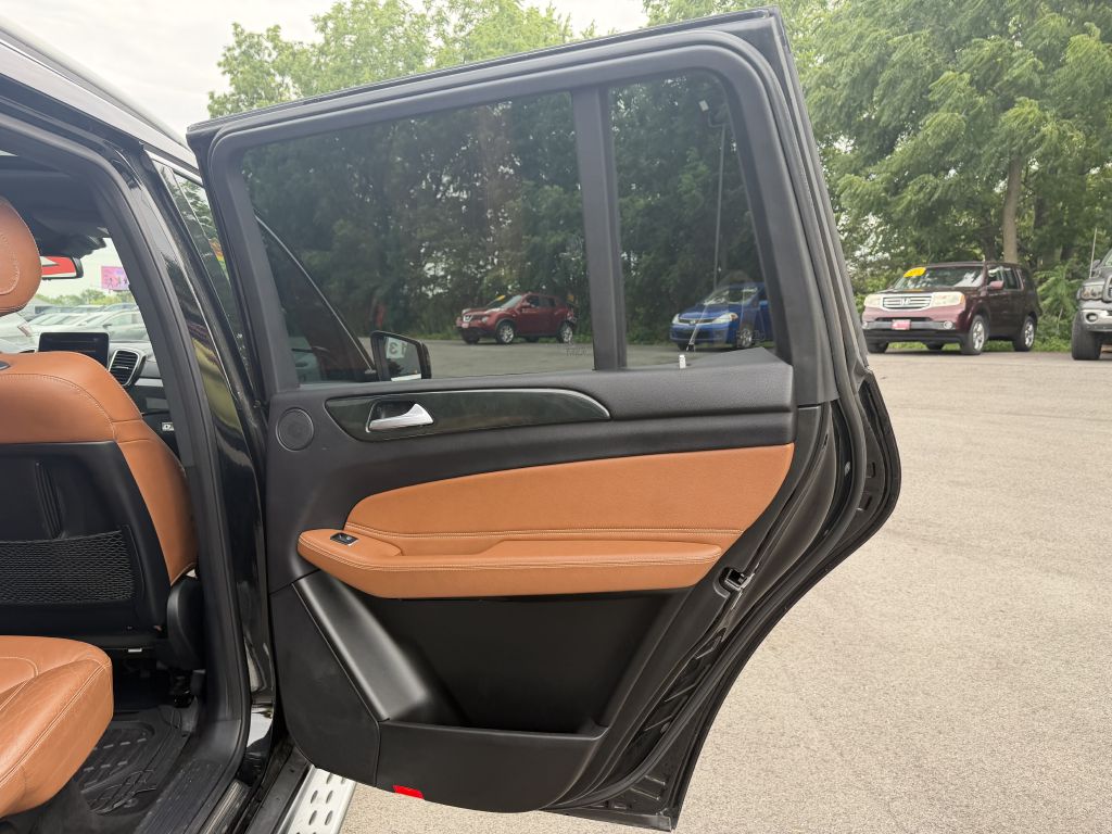 Photo 24 of this MERCEDES-BENZ GLS450