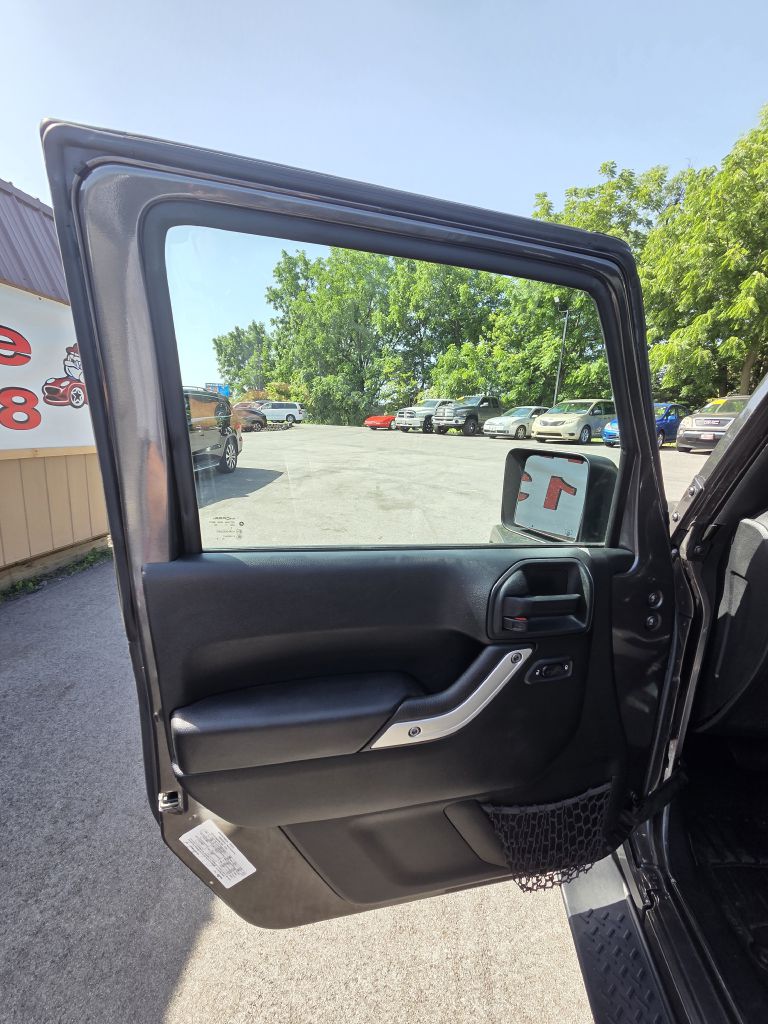 Photo 8 of this JEEP WRANGLER UNLIMI