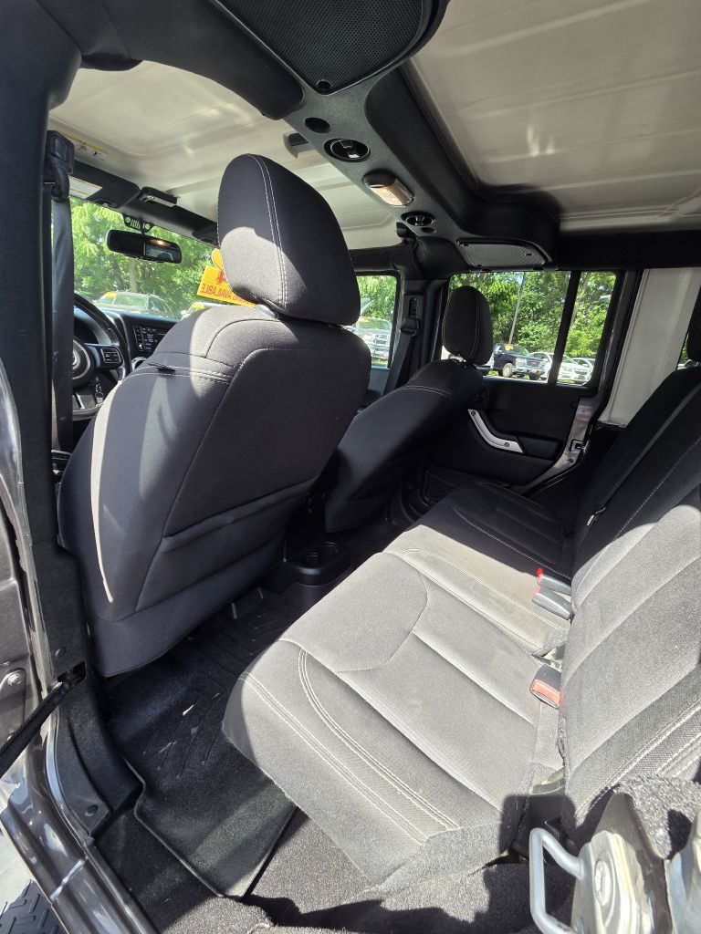 Photo 10 of this JEEP WRANGLER UNLIMI