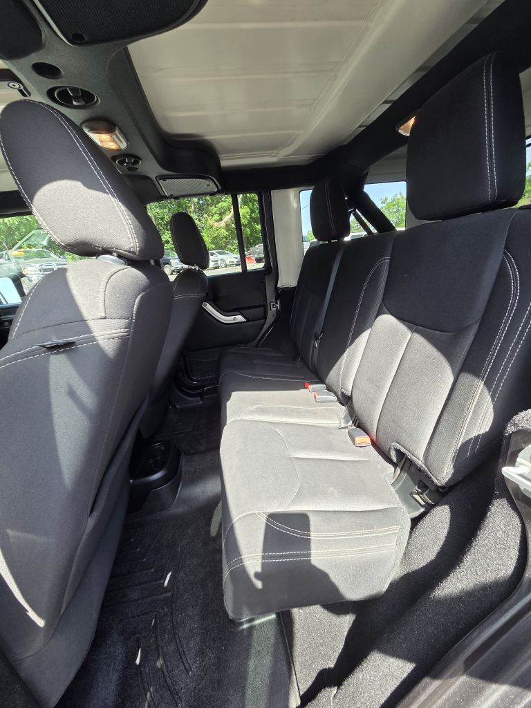 Photo 12 of this JEEP WRANGLER UNLIMI