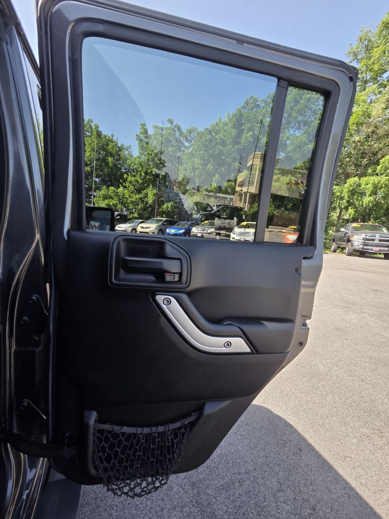 Photo 13 of this JEEP WRANGLER UNLIMI