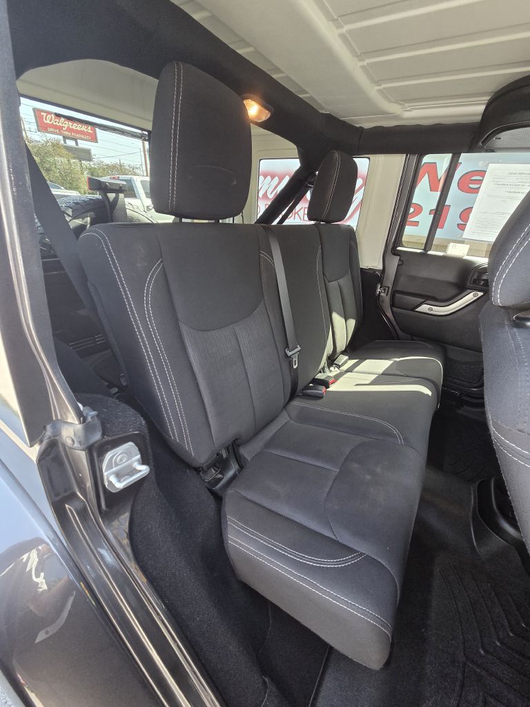 Photo 14 of this JEEP WRANGLER UNLIMI