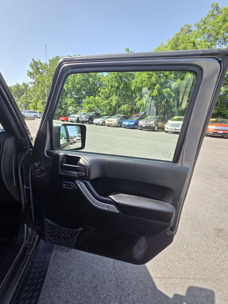 Photo 16 of this JEEP WRANGLER UNLIMI