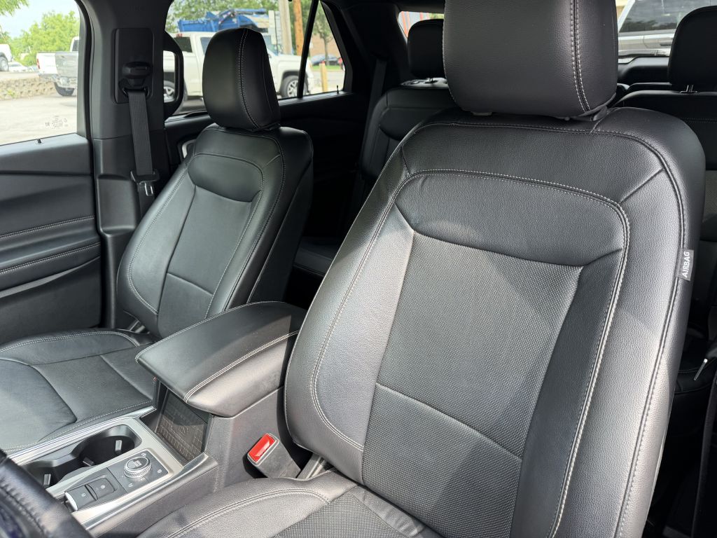 Photo 11 of this FORD EXPLORER