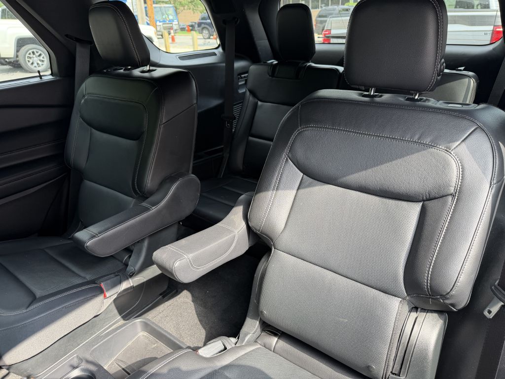 Photo 15 of this FORD EXPLORER