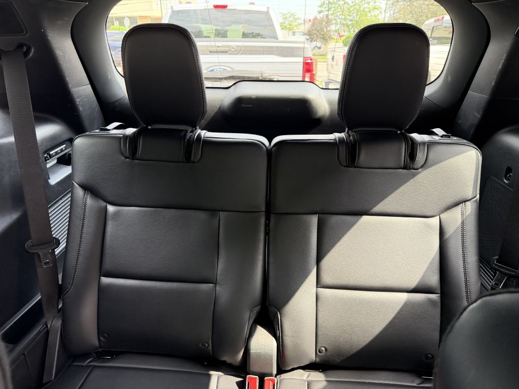 Photo 16 of this FORD EXPLORER