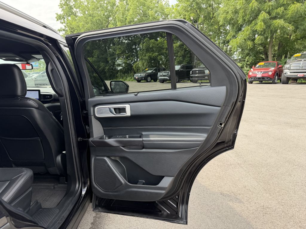 Photo 23 of this FORD EXPLORER