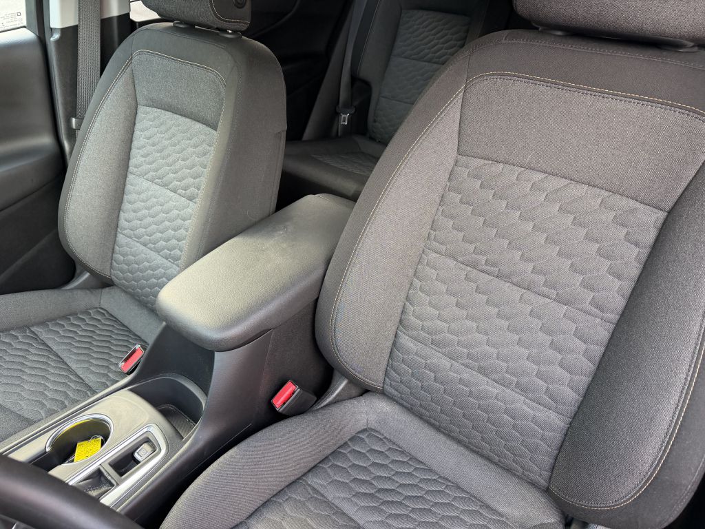 Photo 11 of this CHEVROLET EQUINOX