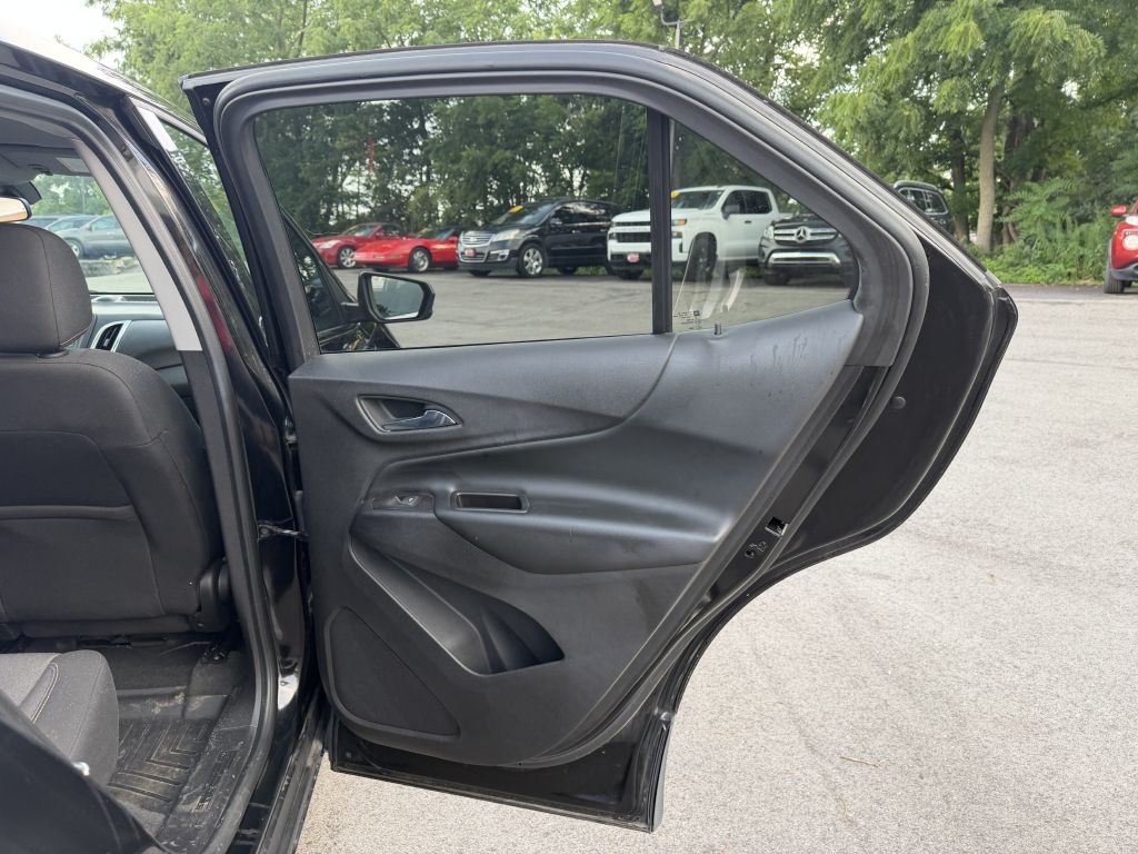 Photo 21 of this CHEVROLET EQUINOX