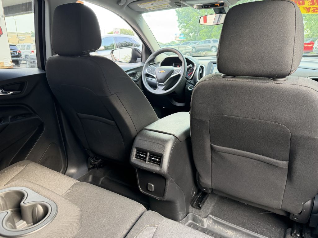 Photo 22 of this CHEVROLET EQUINOX