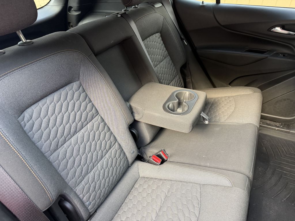 Photo 23 of this CHEVROLET EQUINOX