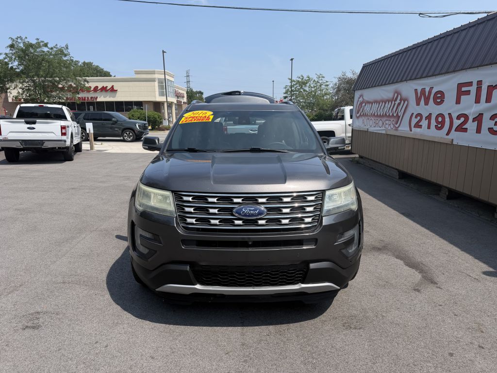Photo 3 of this FORD EXPLORER