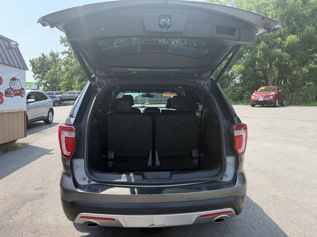 Photo 5 of this FORD EXPLORER