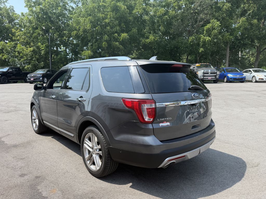 Photo 6 of this FORD EXPLORER