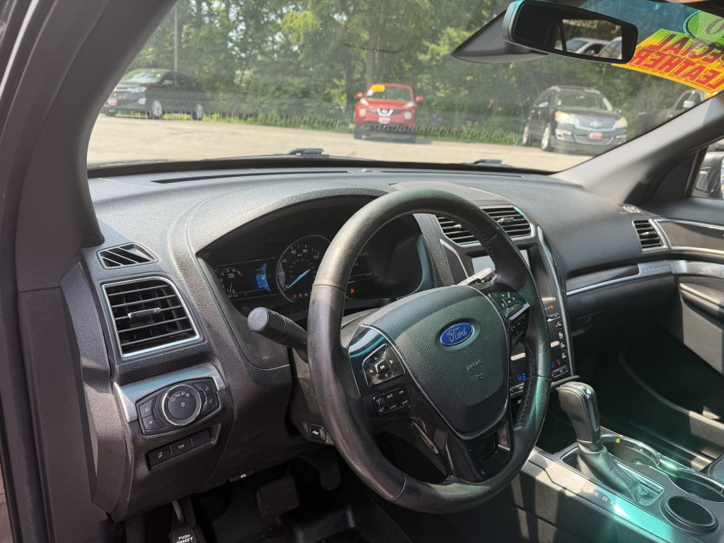 Photo 11 of this FORD EXPLORER