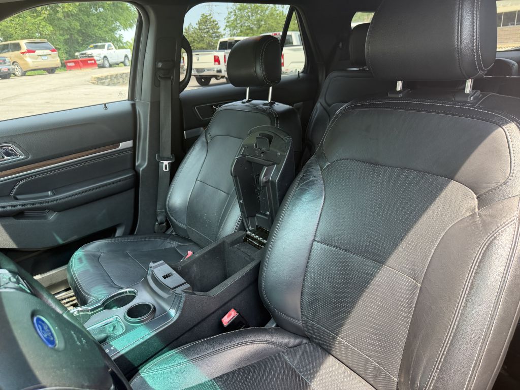 Photo 12 of this FORD EXPLORER