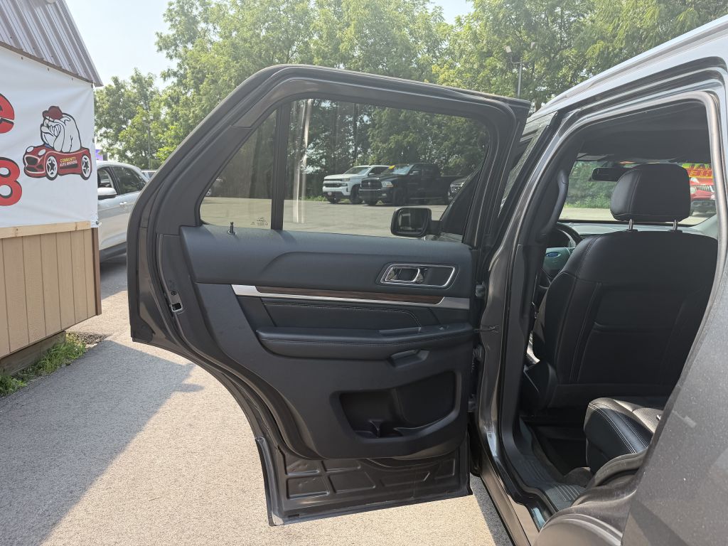 Photo 14 of this FORD EXPLORER