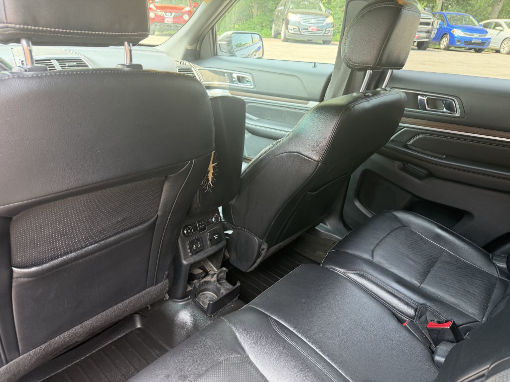 Photo 15 of this FORD EXPLORER