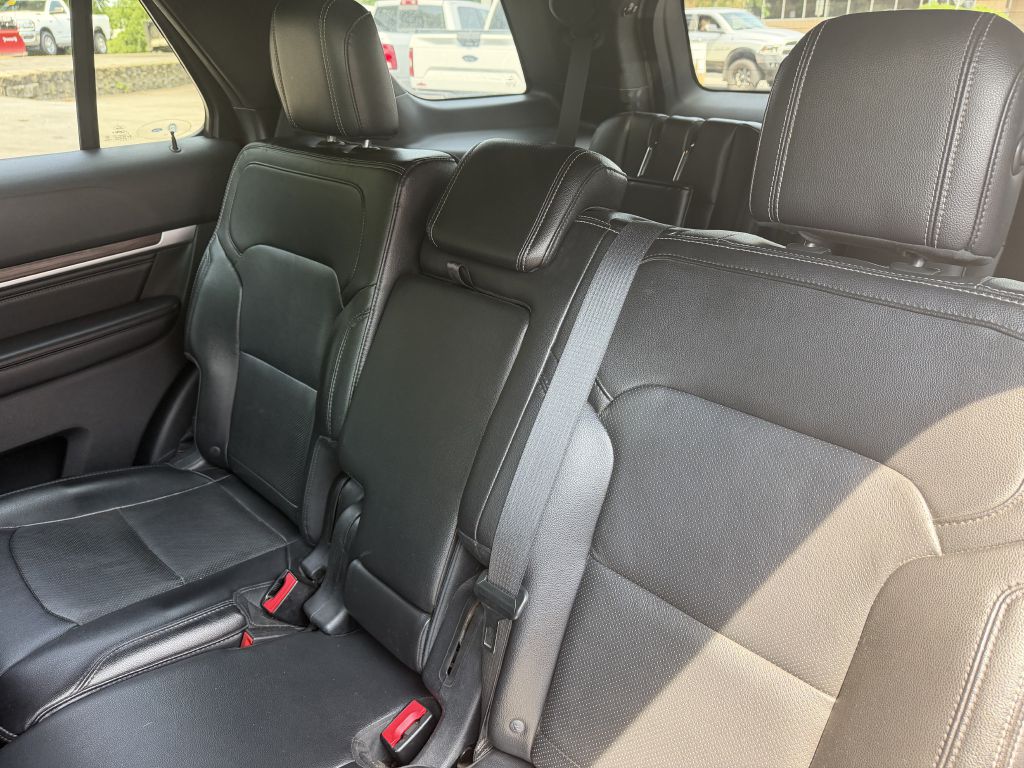 Photo 16 of this FORD EXPLORER