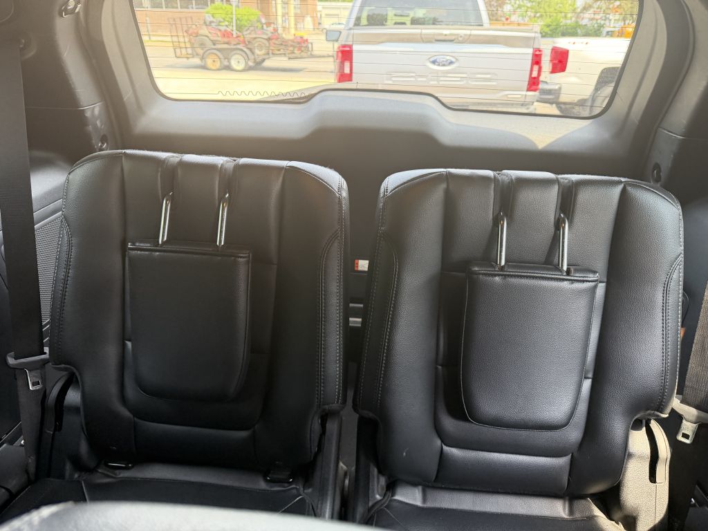Photo 17 of this FORD EXPLORER