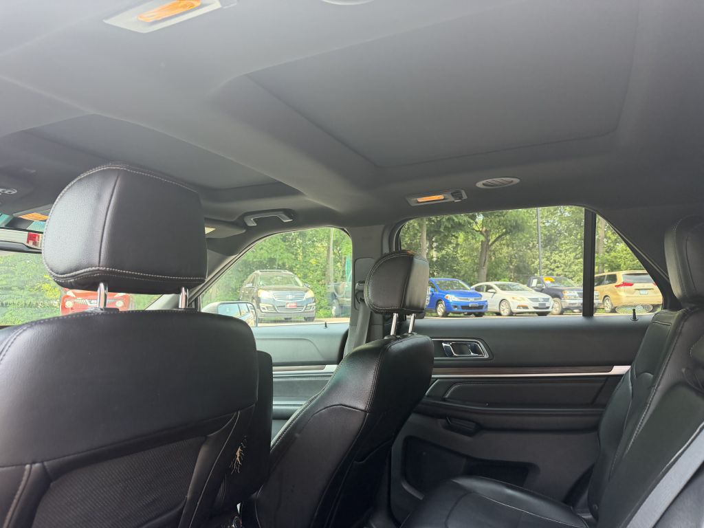 Photo 18 of this FORD EXPLORER