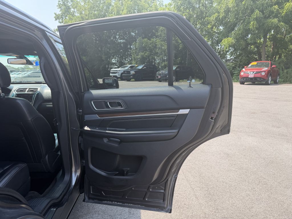 Photo 22 of this FORD EXPLORER
