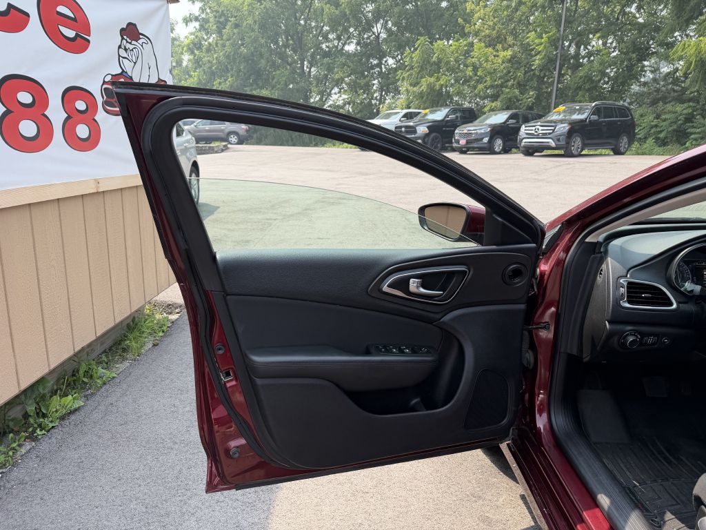 Photo 8 of this CHRYSLER 200