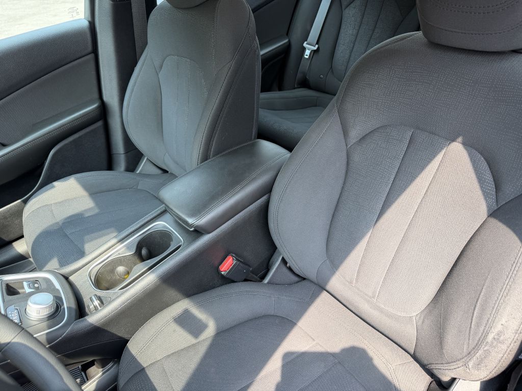 Photo 11 of this CHRYSLER 200