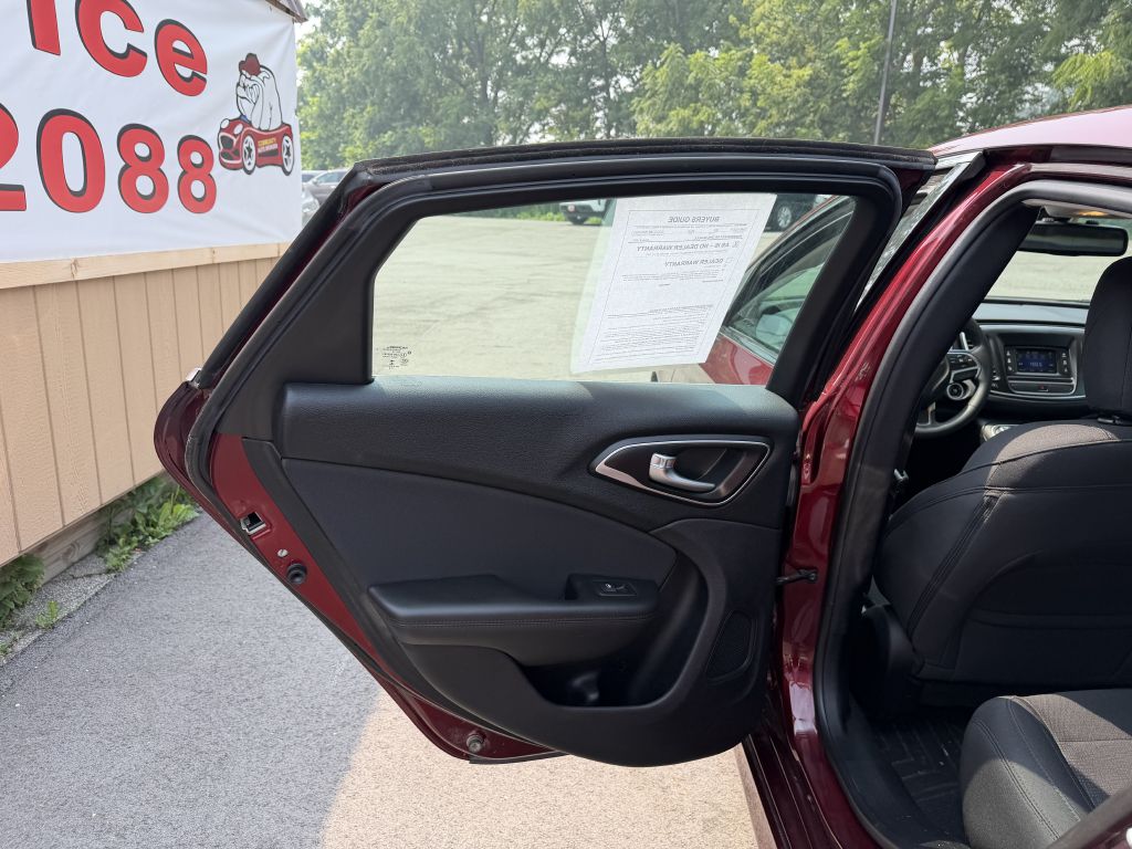 Photo 13 of this CHRYSLER 200