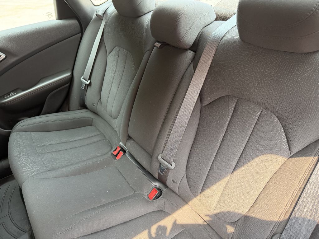 Photo 15 of this CHRYSLER 200
