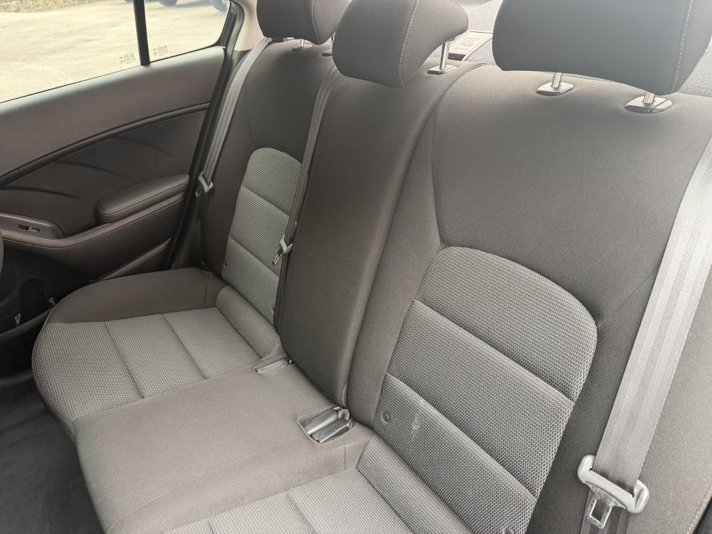 Photo 15 of this KIA FORTE