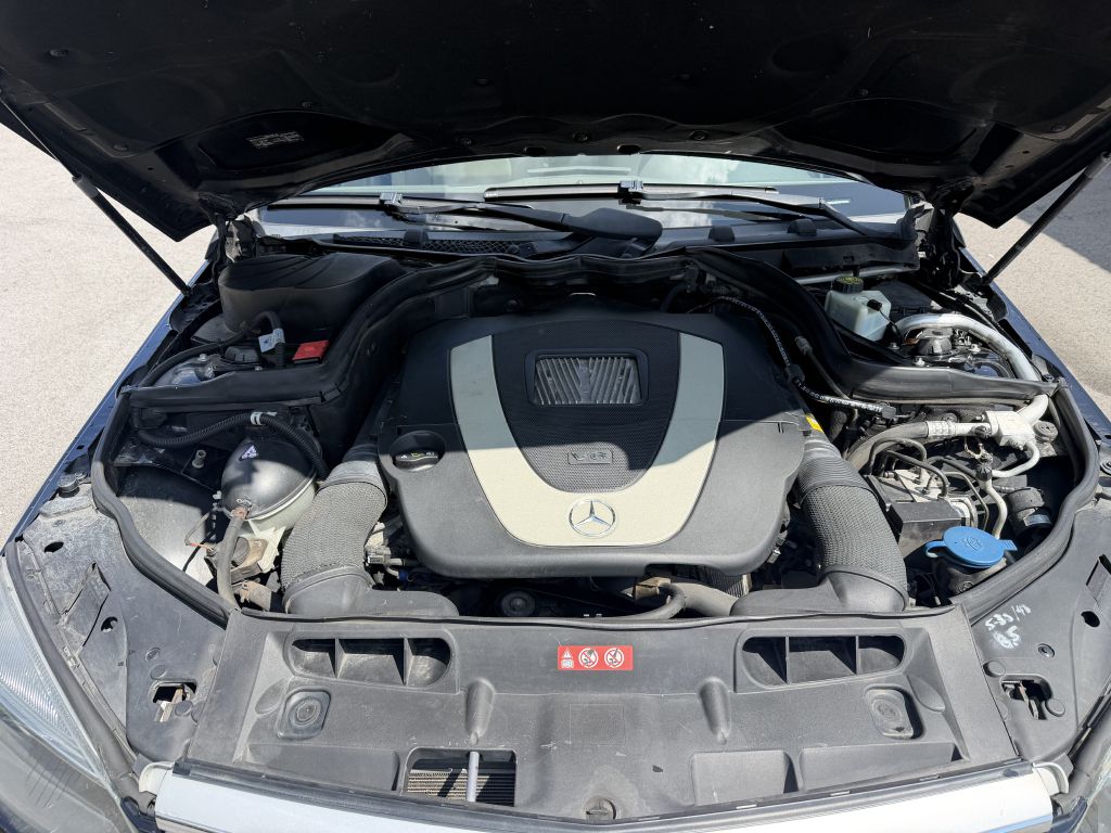 Photo 28 of this MERCEDES-BENZ C-300