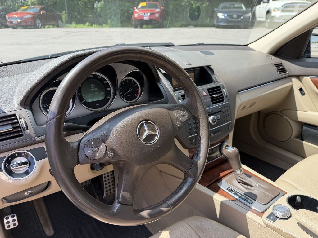 Photo 10 of this MERCEDES-BENZ C-300