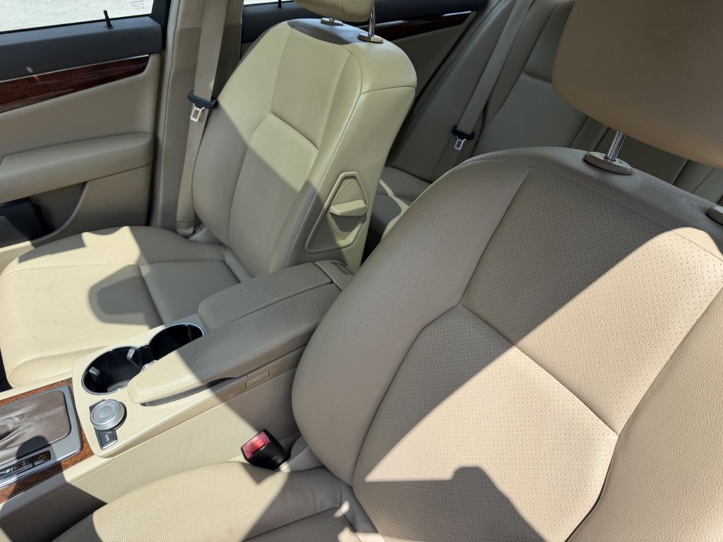 Photo 12 of this MERCEDES-BENZ C-300