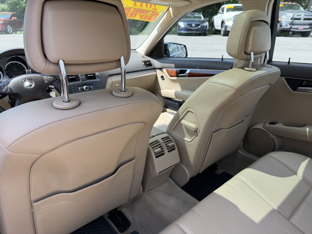 Photo 14 of this MERCEDES-BENZ C-300