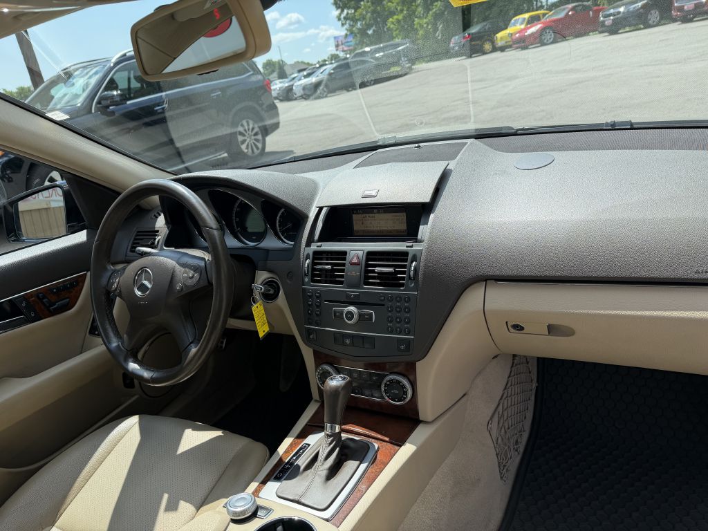 Photo 18 of this MERCEDES-BENZ C-300
