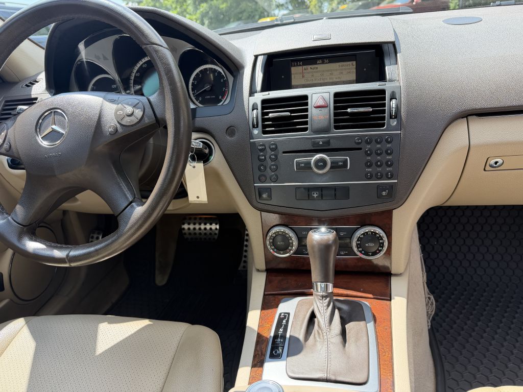Photo 19 of this MERCEDES-BENZ C-300