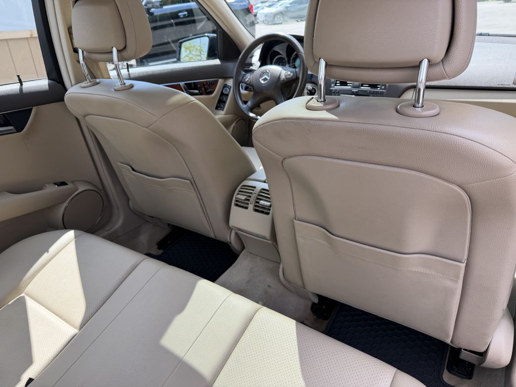 Photo 23 of this MERCEDES-BENZ C-300