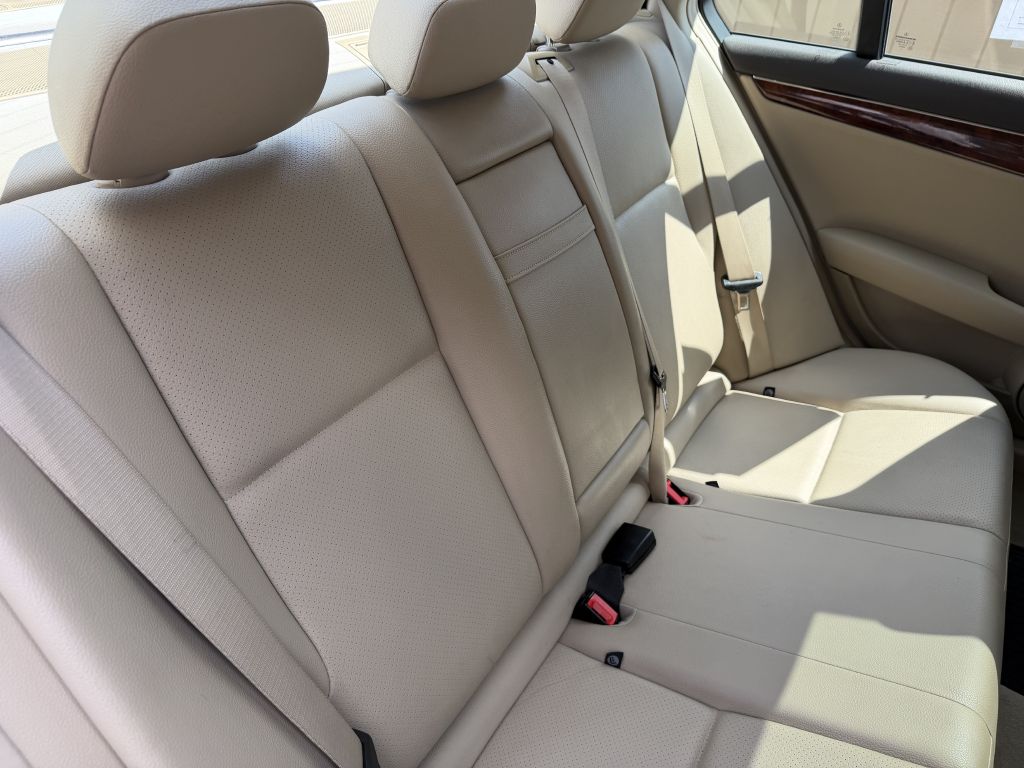 Photo 24 of this MERCEDES-BENZ C-300