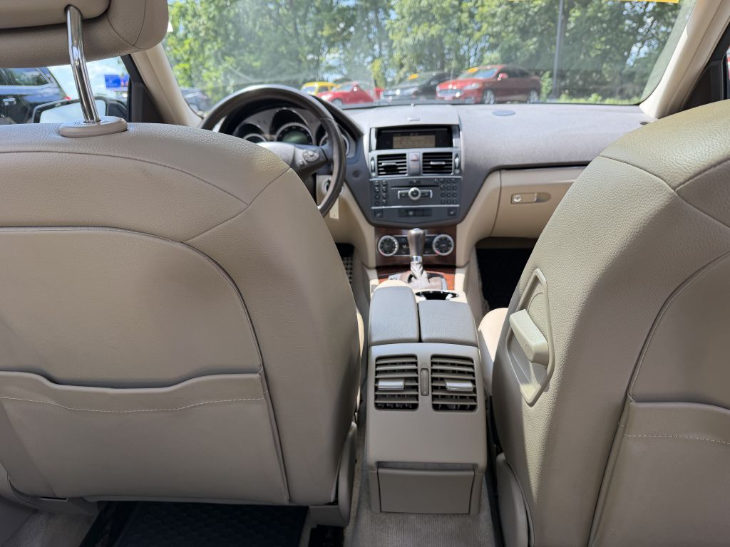 Photo 26 of this MERCEDES-BENZ C-300