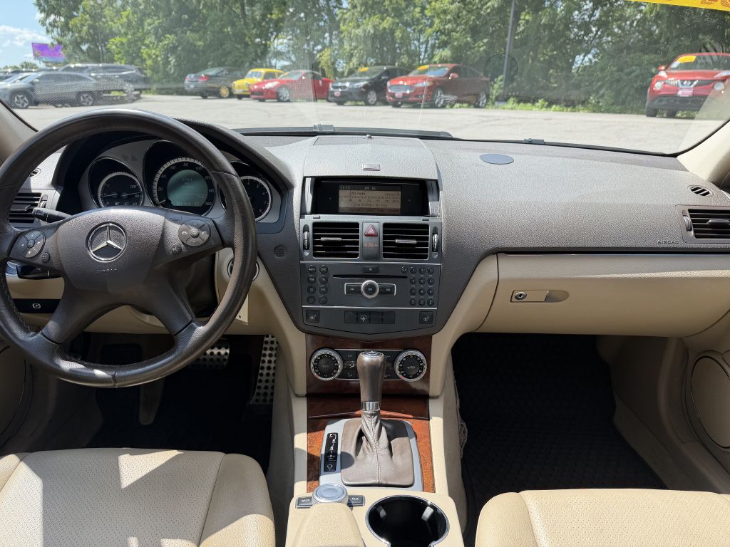 Photo 27 of this MERCEDES-BENZ C-300