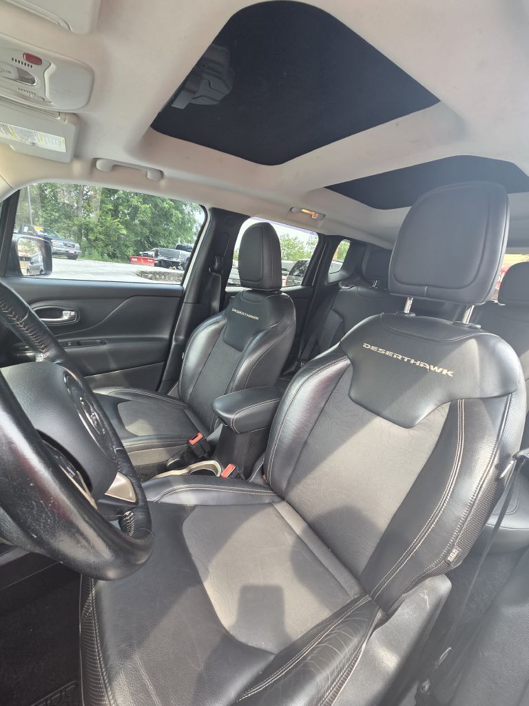 Photo 12 of this JEEP RENEGADE