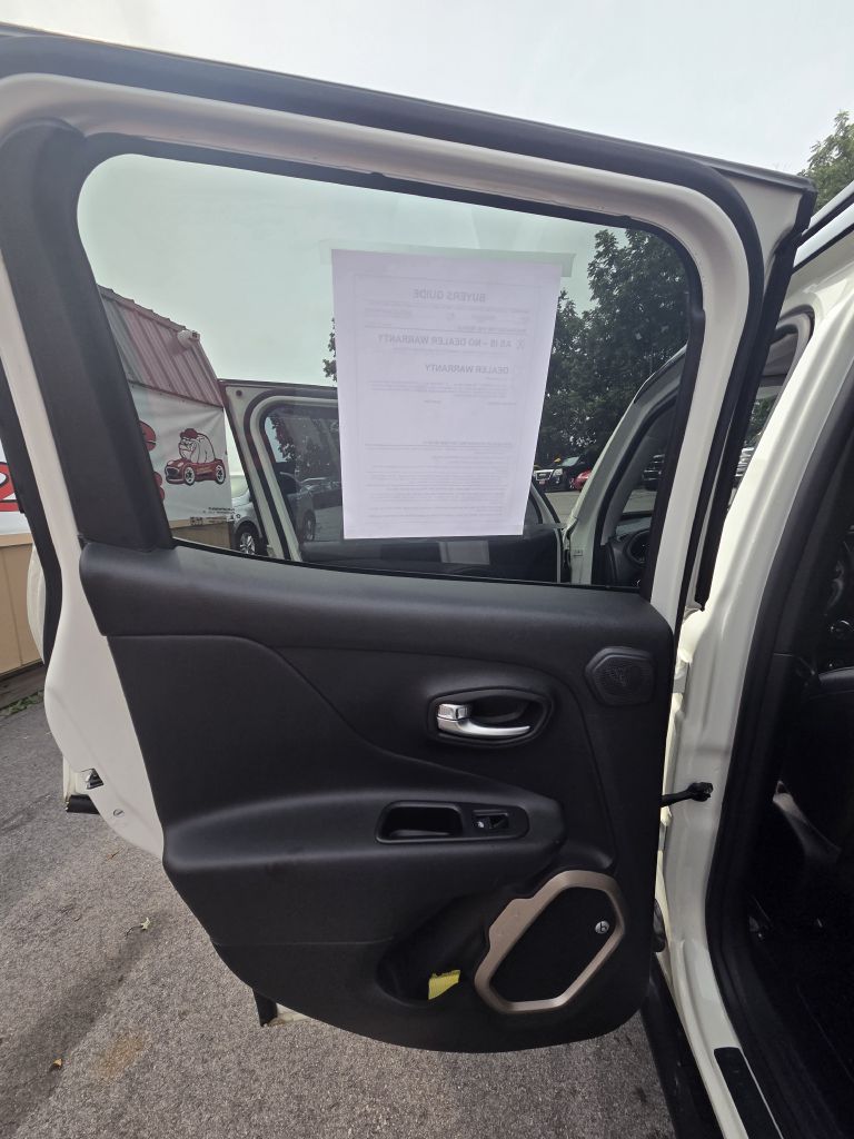 Photo 13 of this JEEP RENEGADE
