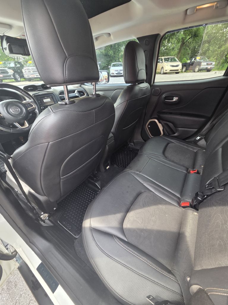 Photo 14 of this JEEP RENEGADE