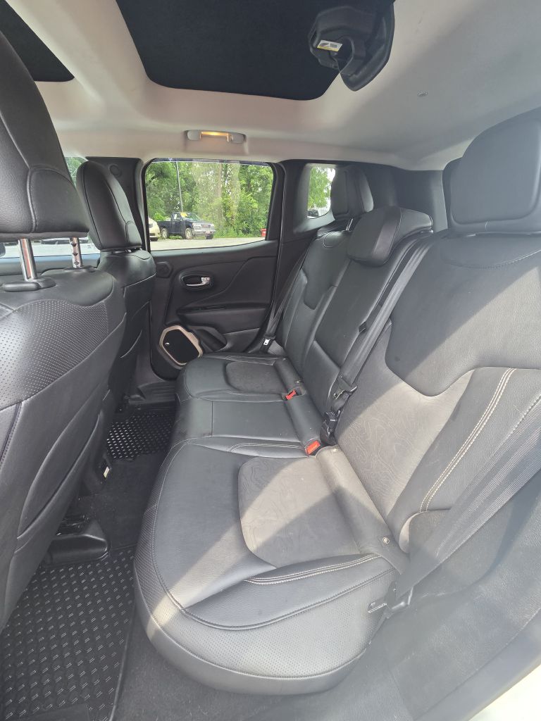 Photo 15 of this JEEP RENEGADE